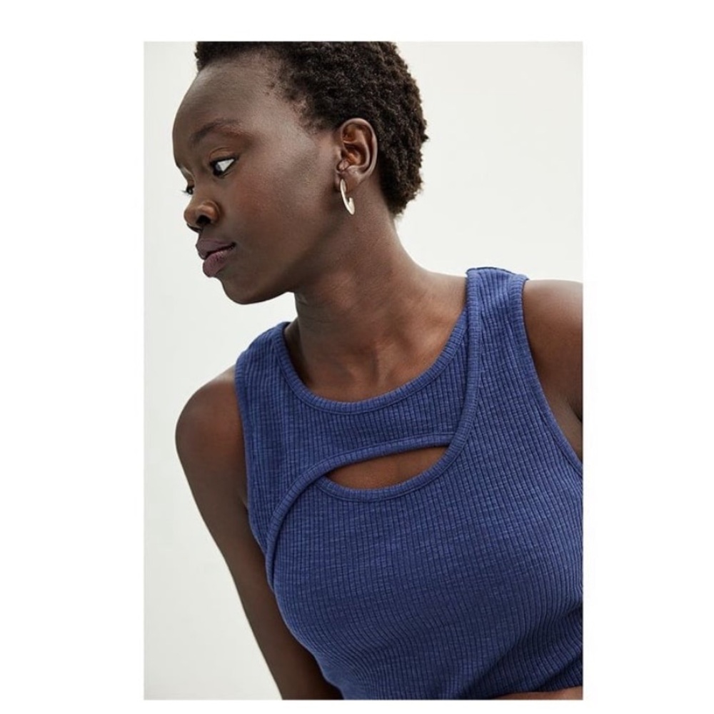 Nine West Navy Blue twisted cutout tank size M